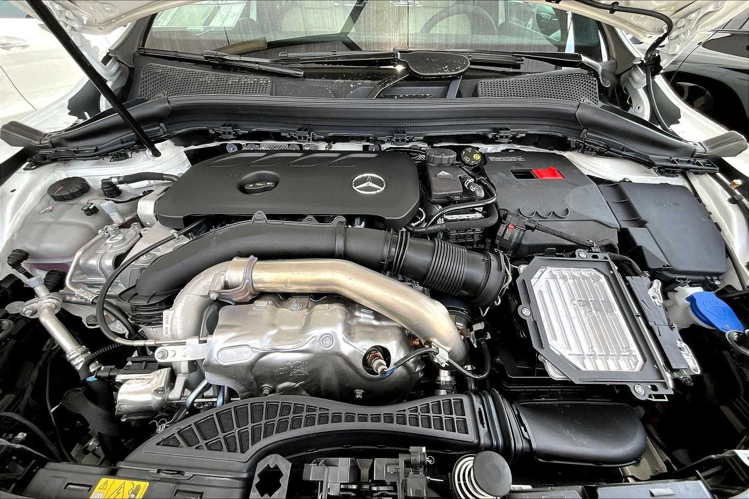 New 2026 Polar White Mercedes-Benz GLA 250 image 17