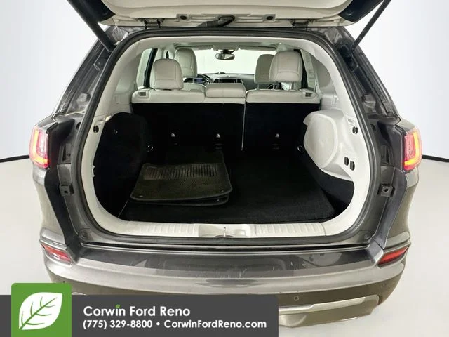 Used 2019 Granite Crystal Clearcoat Metallic Jeep Overland image 30