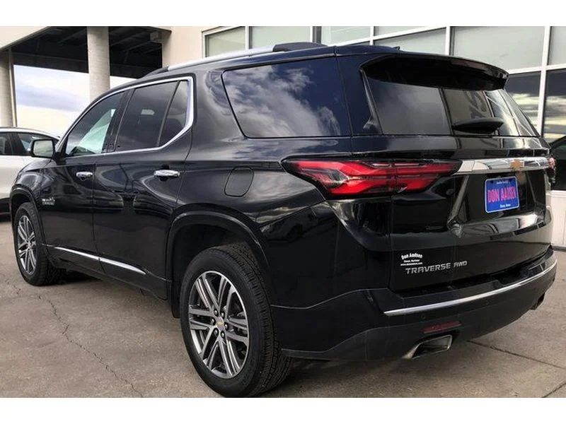 Used 2022 Mosaic Black Metallic Chevrolet High Country image 25