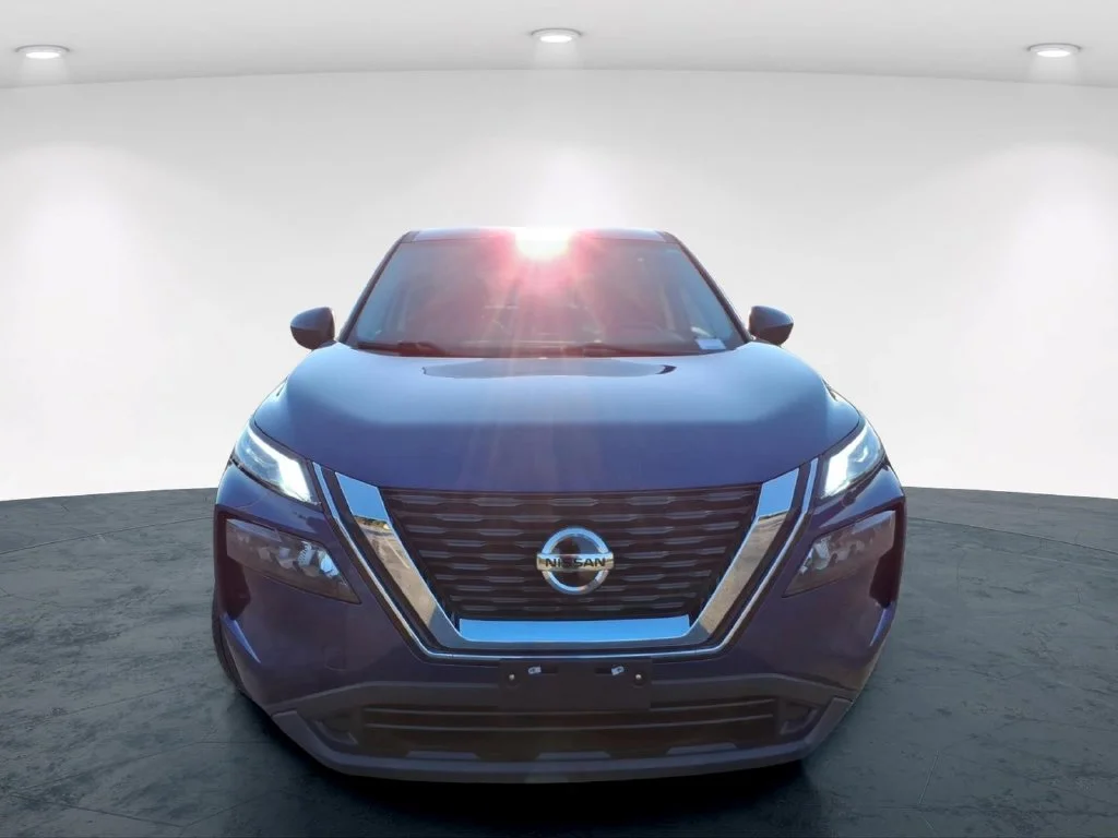 Used 2021 Blue Nissan S image 4