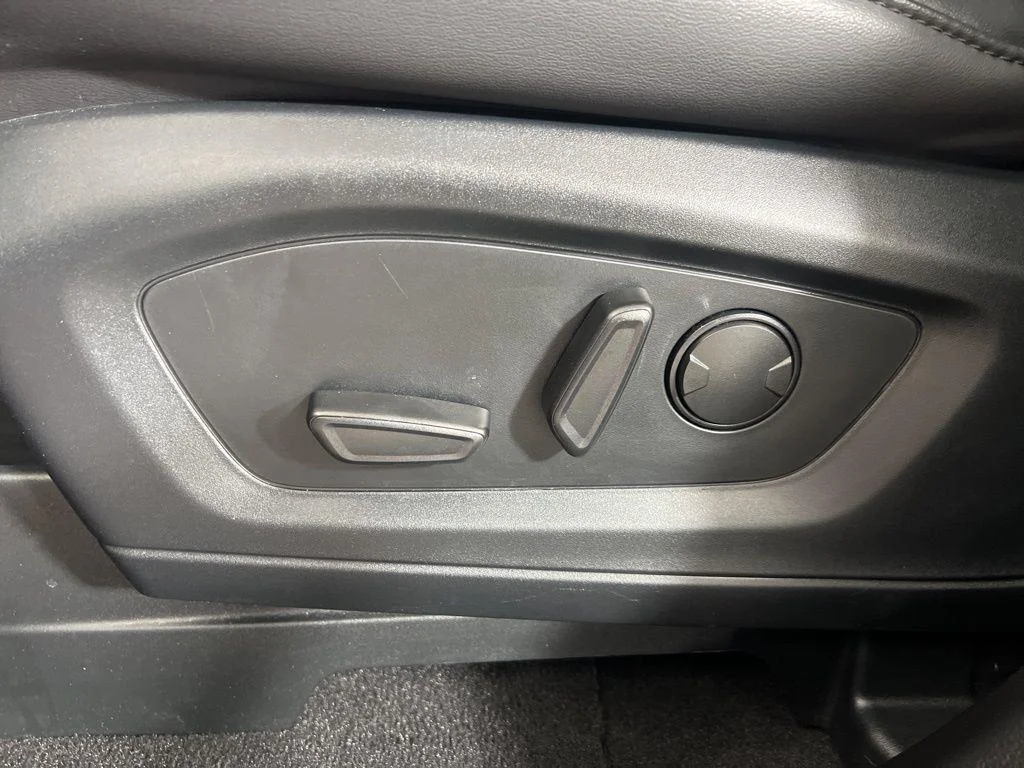 Used 2024 Red Metallic Ford XLT image 12