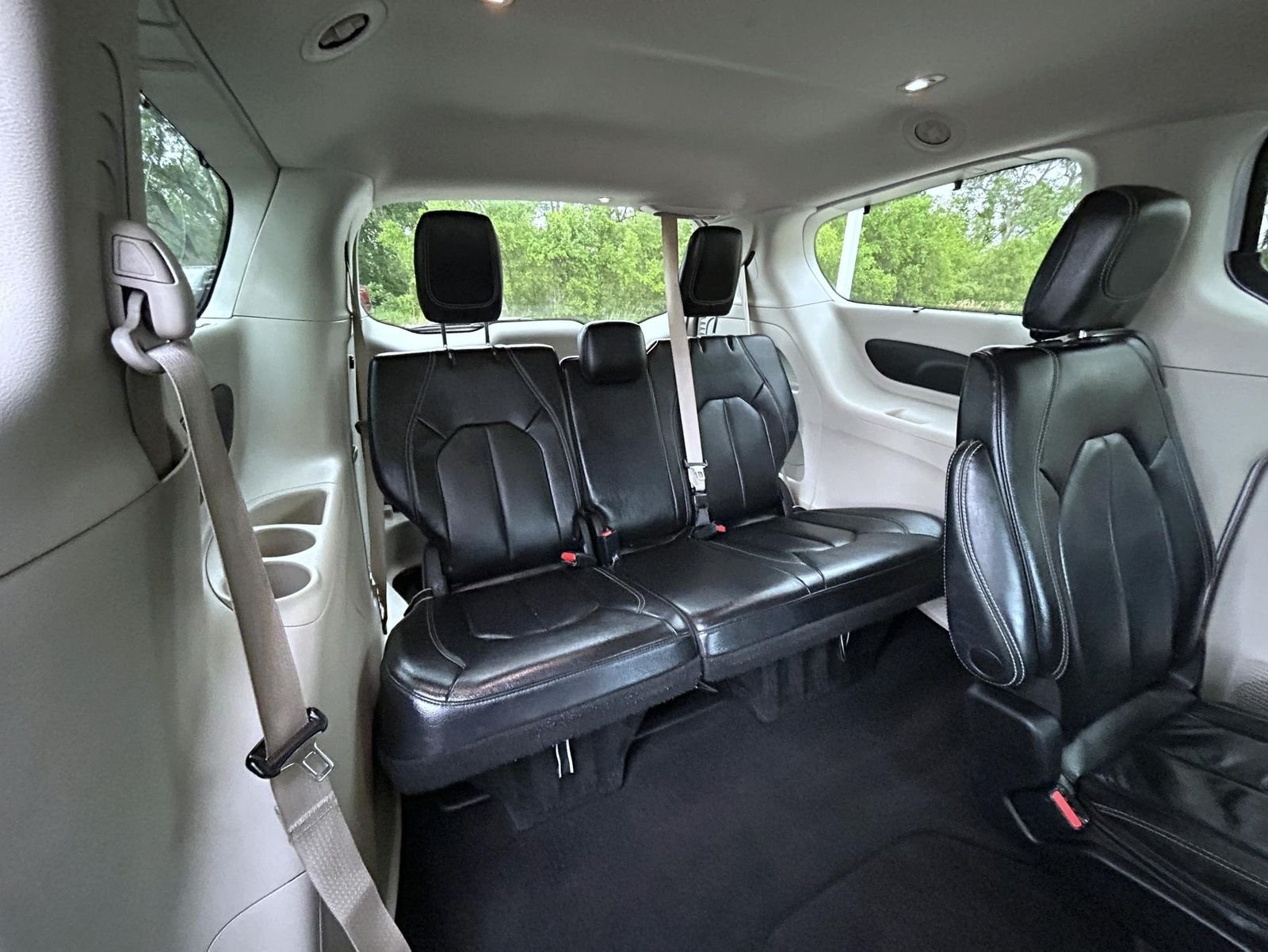 Used 2022 White Chrysler Touring L image 18