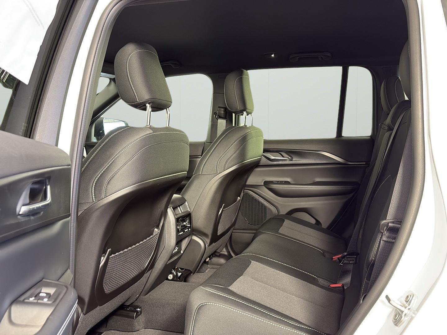 New 2026 Bright White Clear-Coat Exterior Paint Jeep Laredo image 9