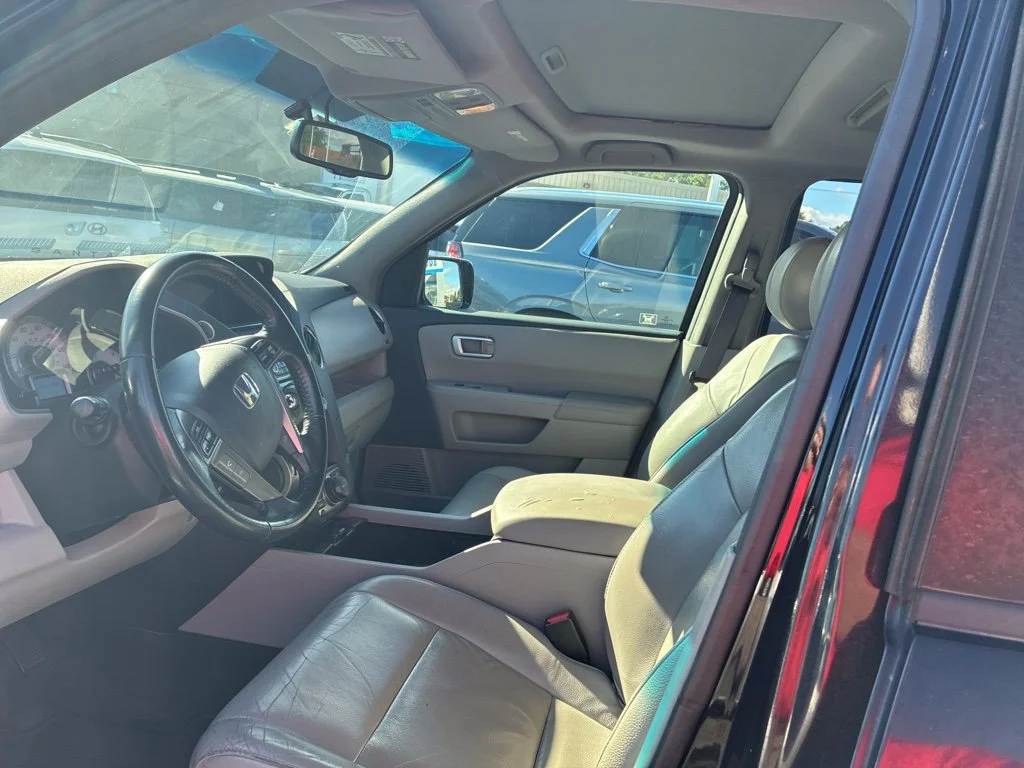 Used 2012 Black Honda Touring image 6