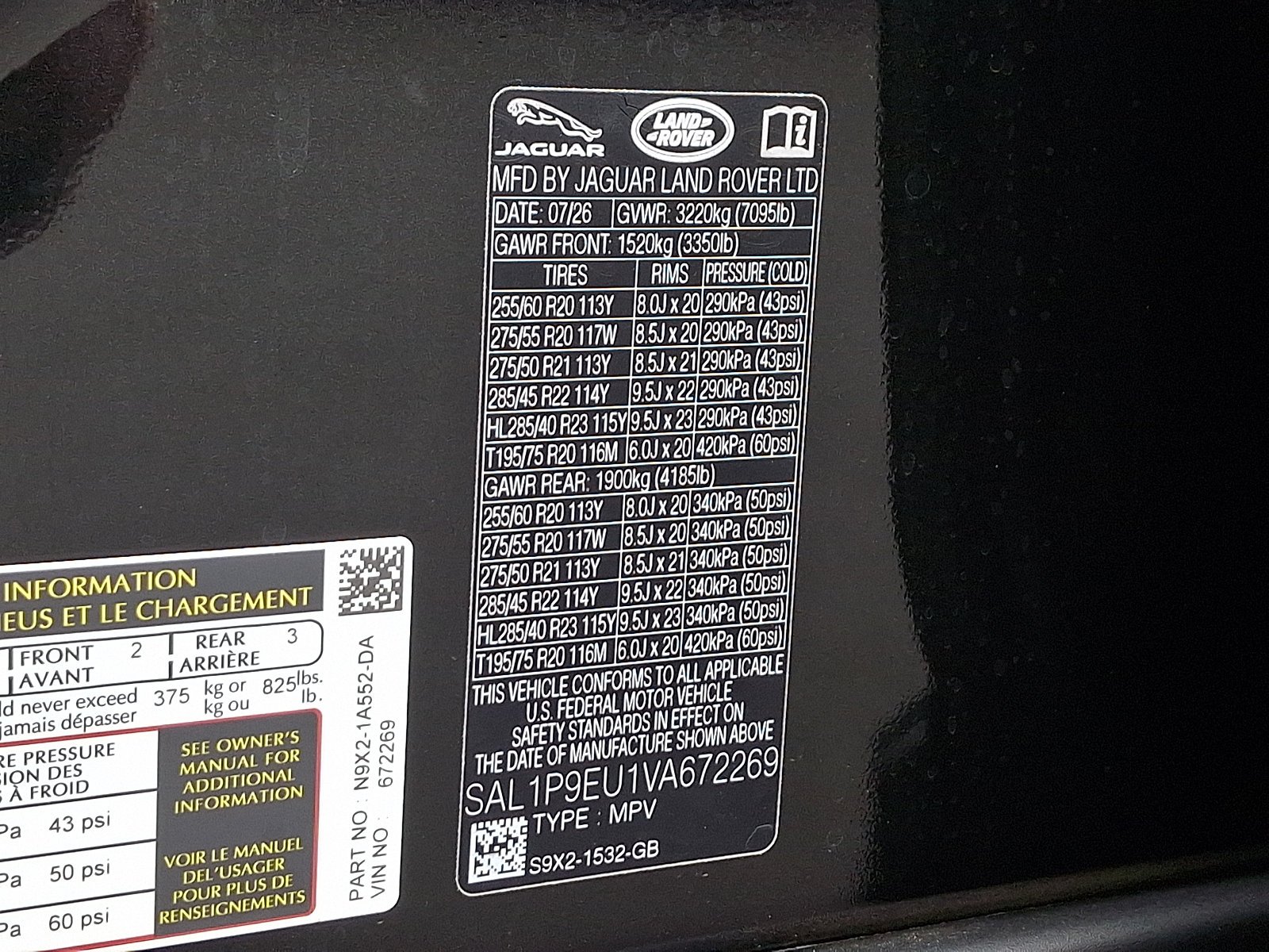 New 2027 Santorini Black Land Rover SE image 15