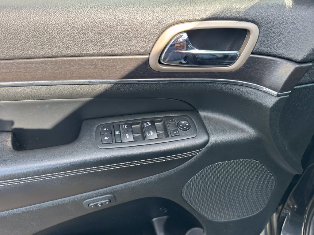 Used 2015 Black Jeep Limited image 11