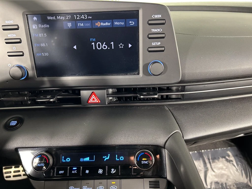 Used 2025 Blue Hyundai SEL Sport image 15