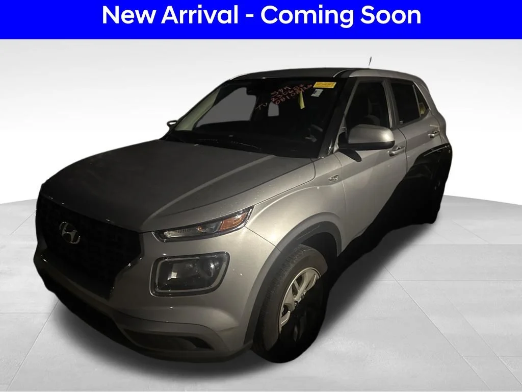 Used 2025 Silver Hyundai SE image 2