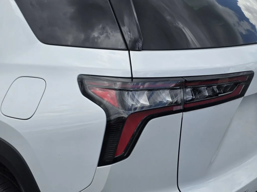 Used 2026 Summit White Chevrolet LT image 9