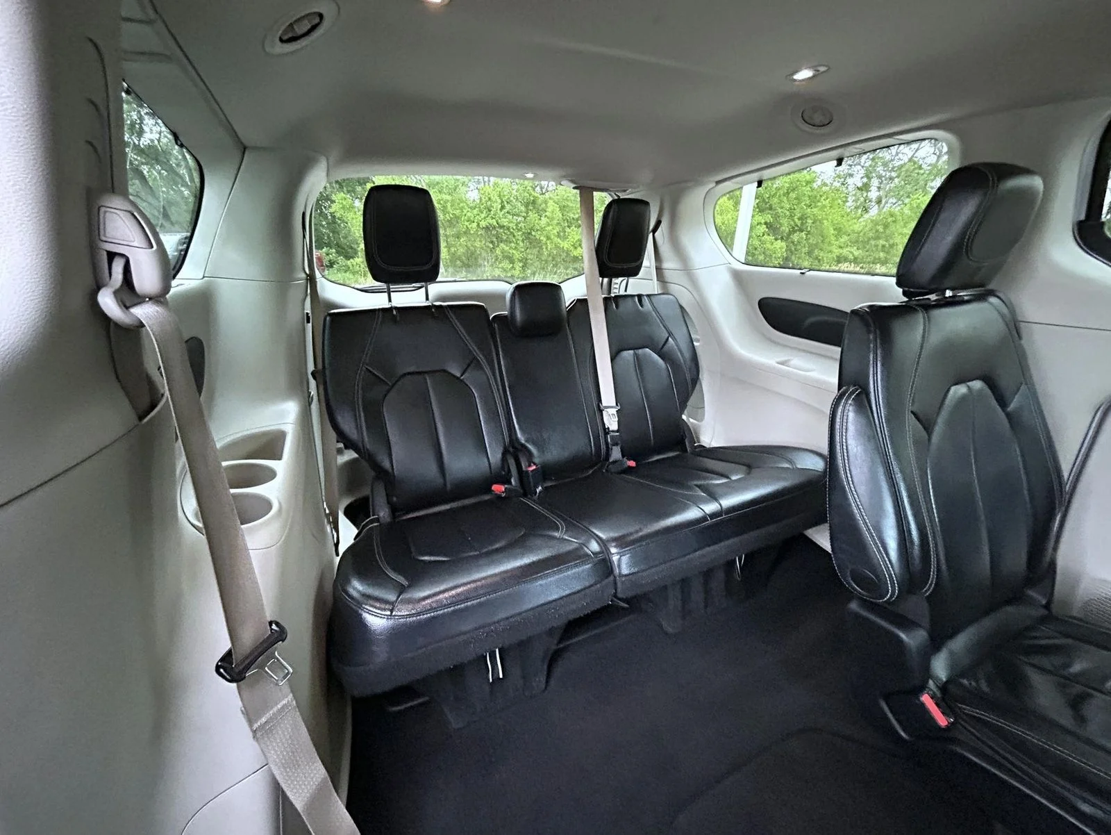 Used 2022 White Chrysler Touring L image 18
