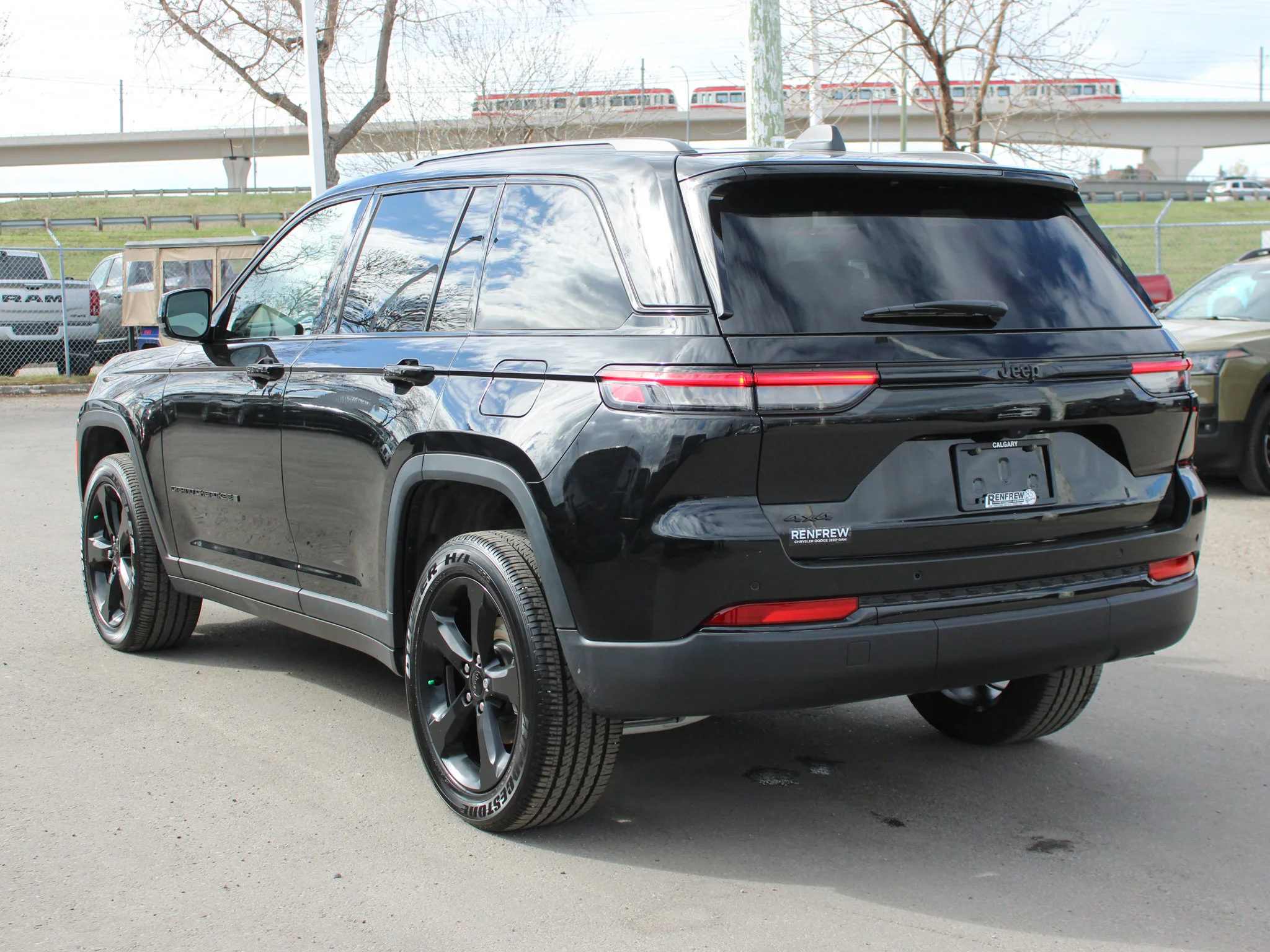 Certified Used 2025 Black Jeep Altitude * V6 | Heated Seats | Trailer Tow Package  | Wireless Charger | Sunroof | Adaptive Cruise image 14