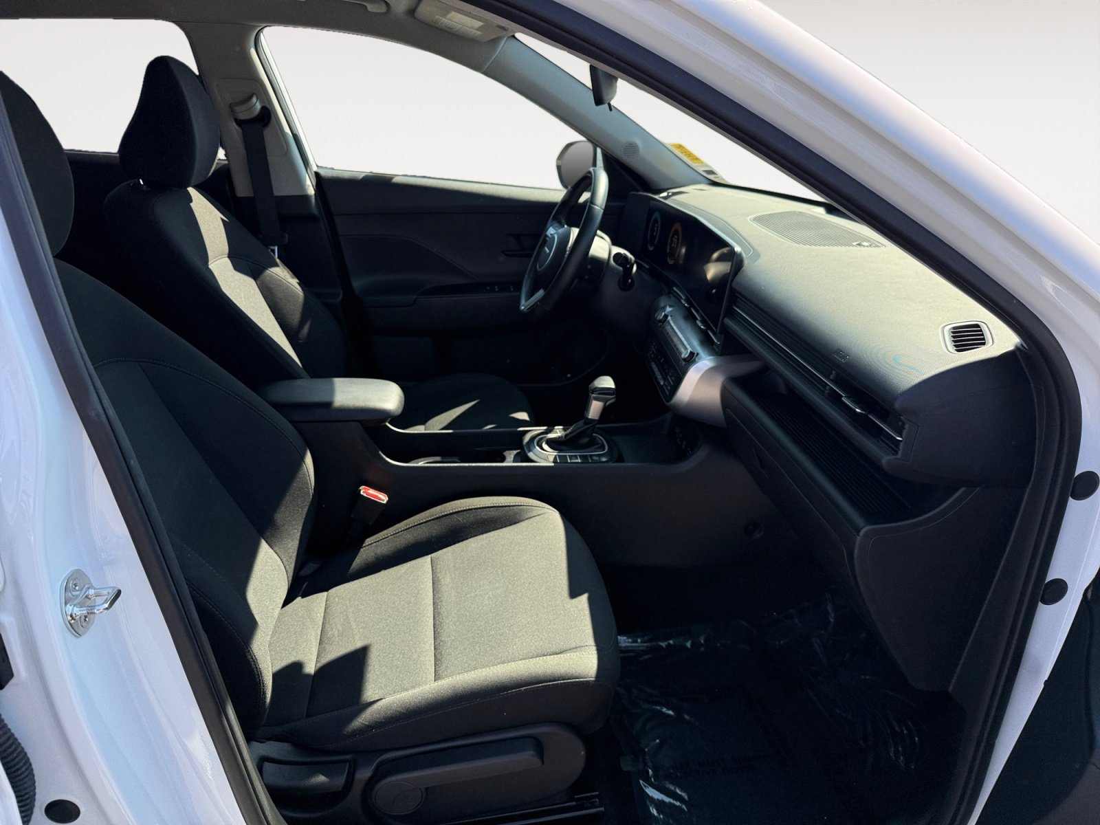 Used 2024 White Hyundai SEL image 19
