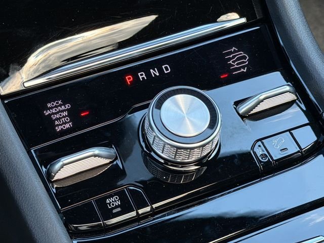 2023 Jeep Grand Cherokee Overland - Photo 24