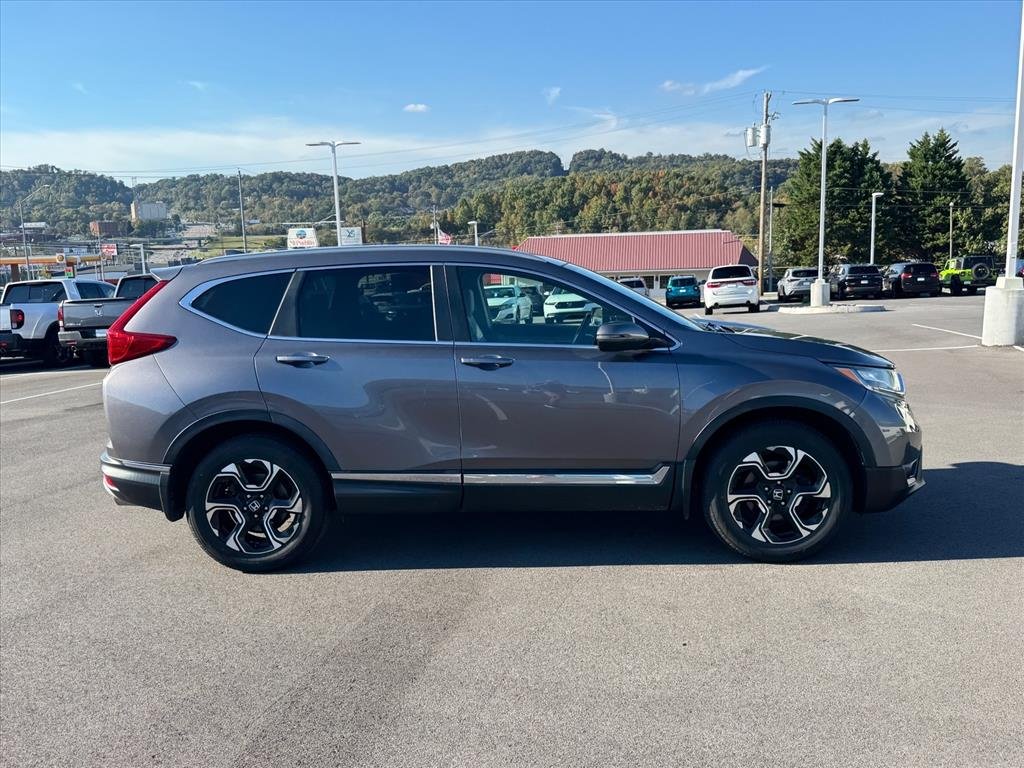 Used 2018 Modern Steel Metallic Honda Touring image 8