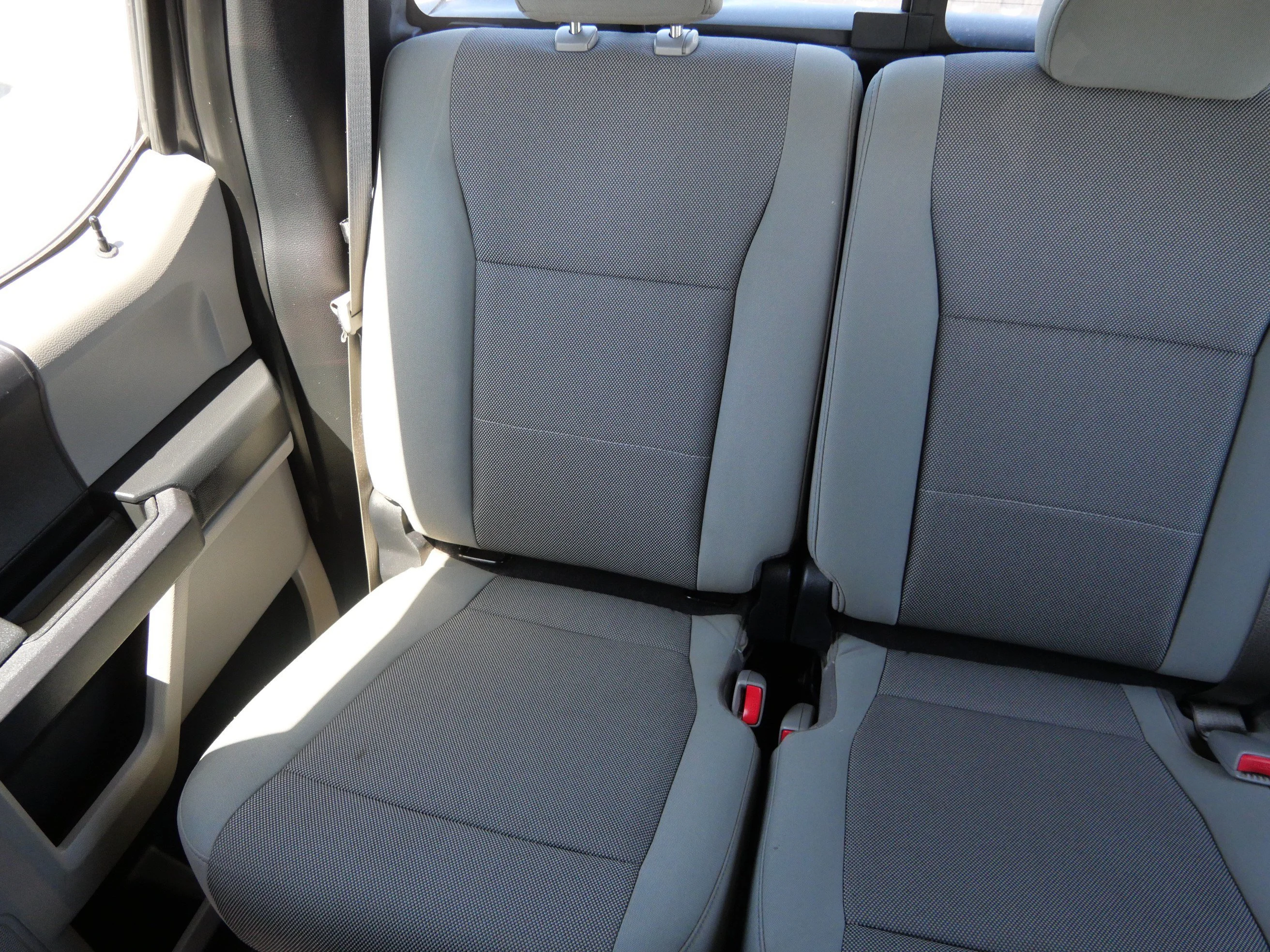 Used 2015 Magnetic Metallic Ford XL image 12