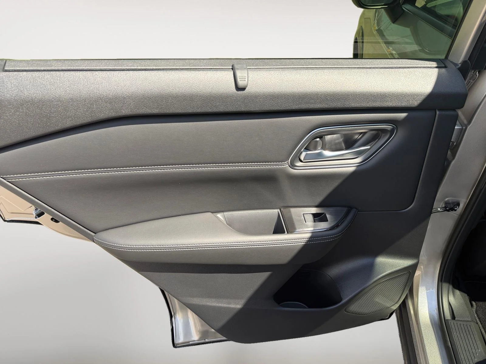 New 2026 Champagne Silver Metallic Nissan Platinum image 20