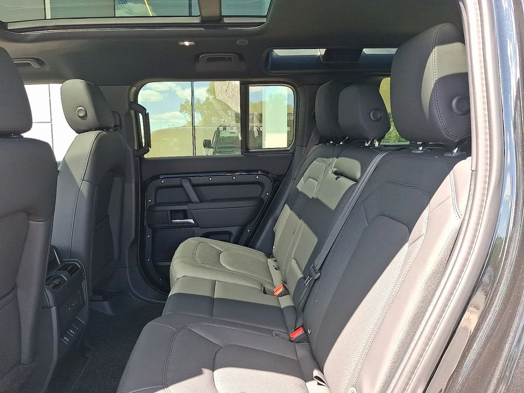 New 2026 Santorini Black Land Rover S image 6