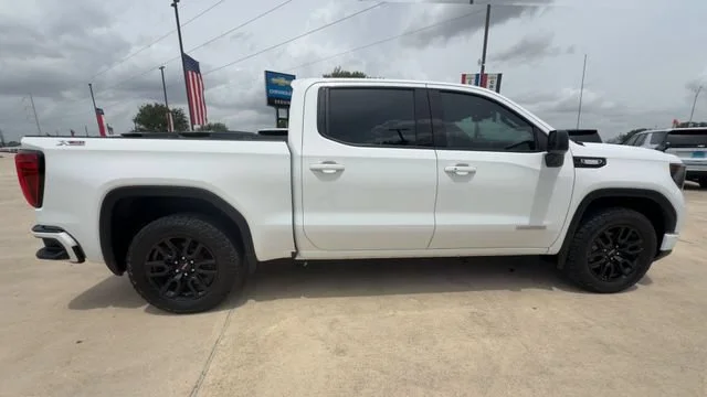 Used 2024 Summit White GMC Elevation image 9