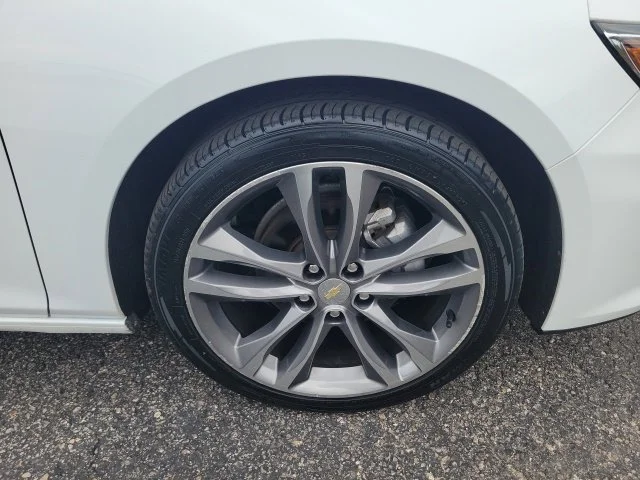 Used 2022 White Chevrolet LT image 38