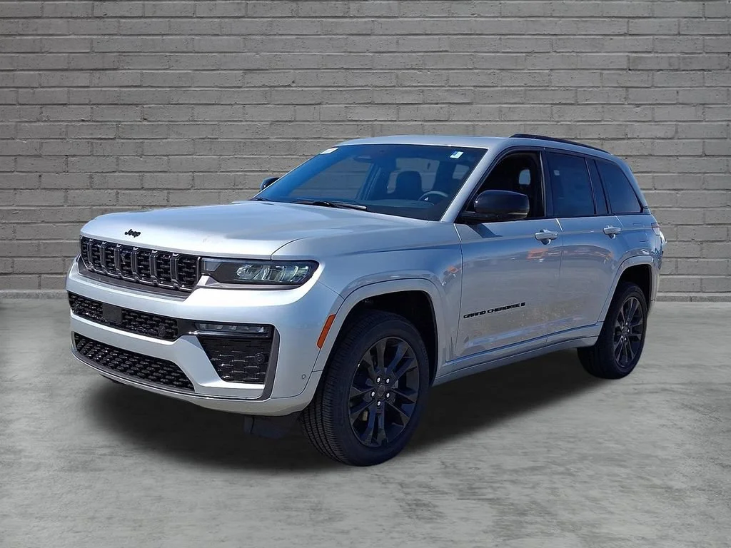 New 2026 Silver Zynith Jeep Limited Reserve image 4