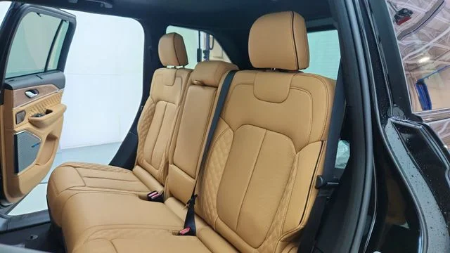 New 2026 Diamond Black Crystal Pearl-Coat Exterior Paint Jeep Summit image 21