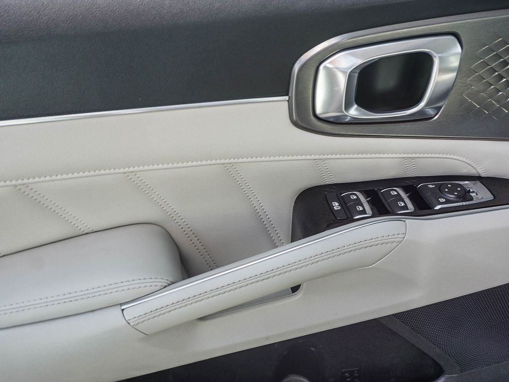 Used 2021 Silver Kia SX image 19