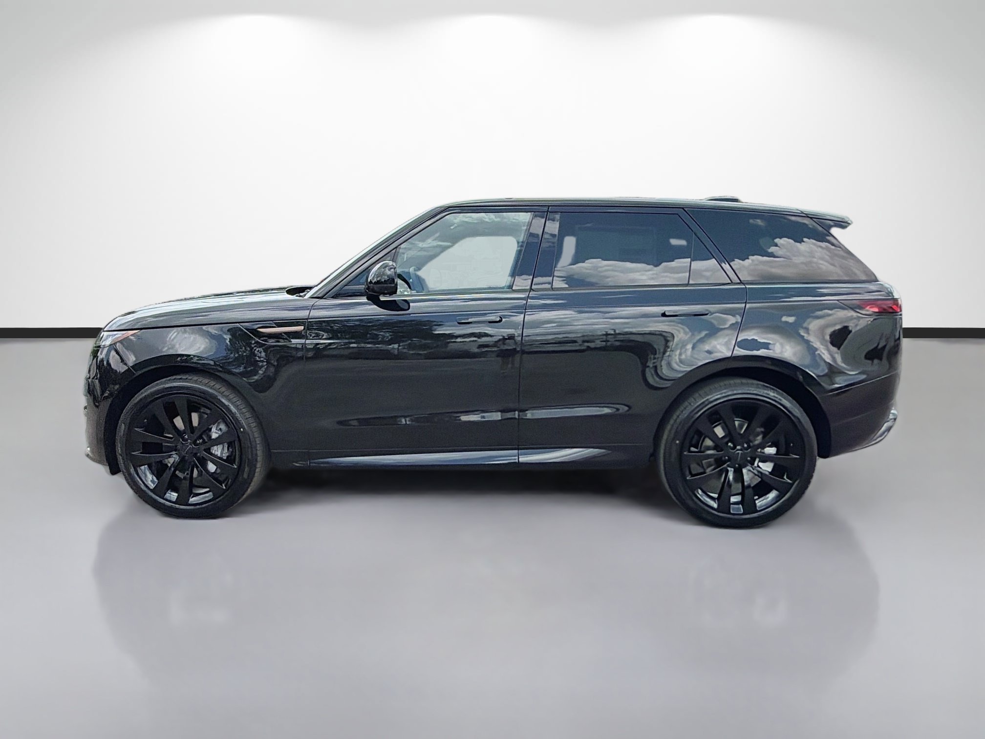 New 2026 Santorini Black LAND ROVER Dynamic SE image 2