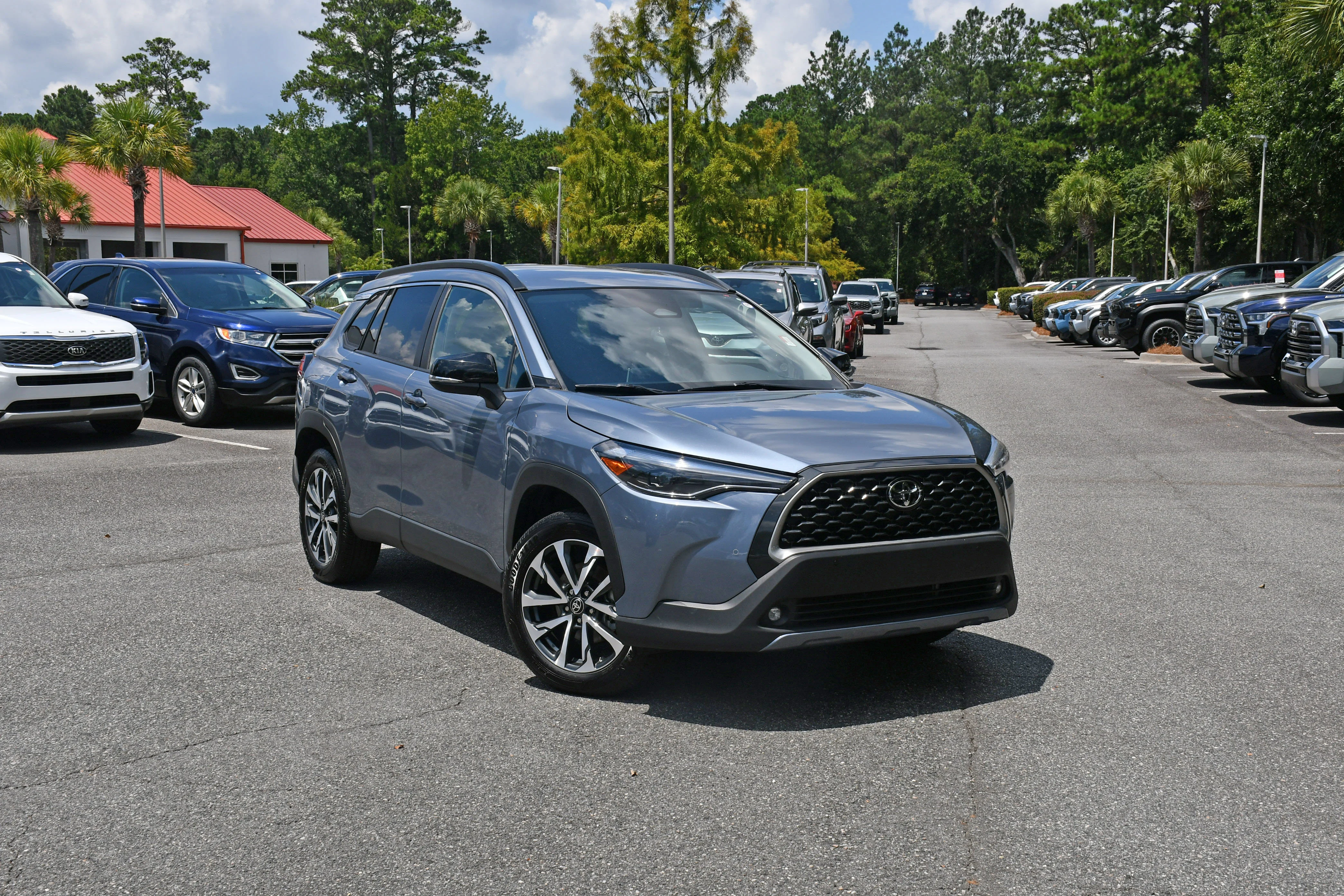 Certified Used 2025  Toyota XLE image 6