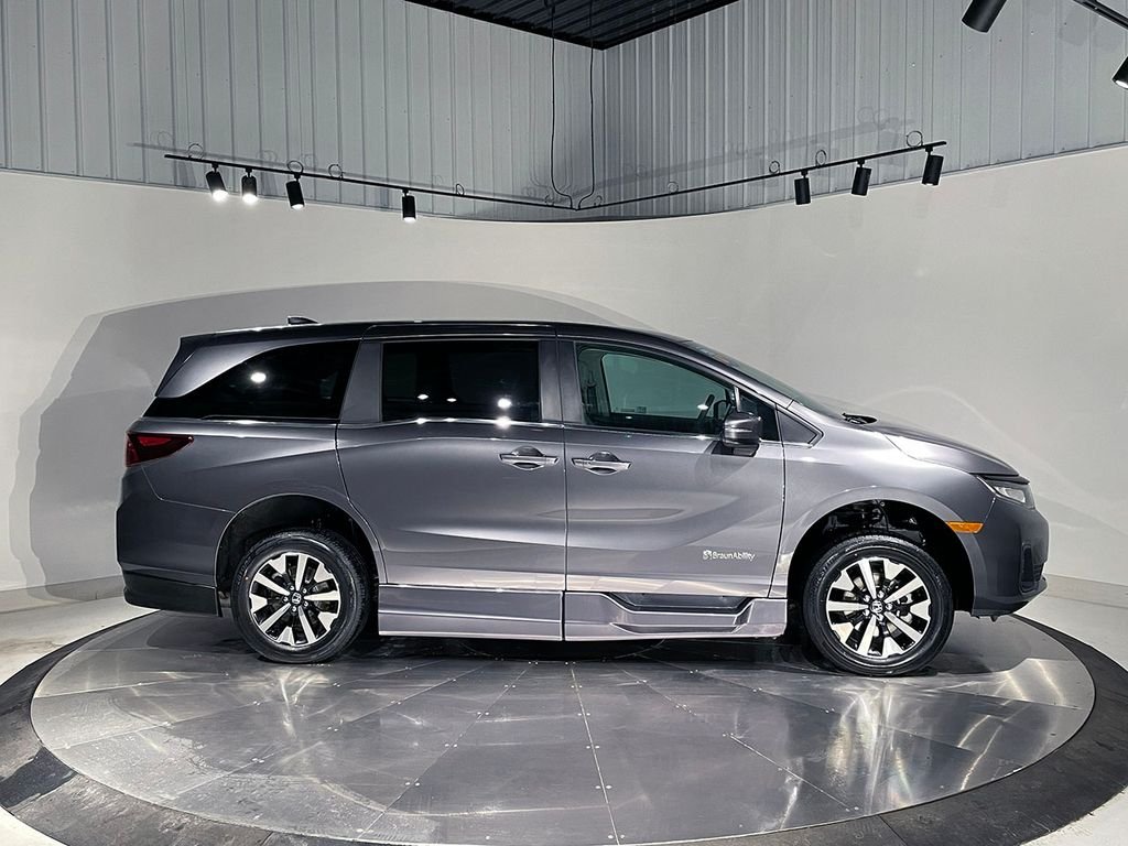 Used 2026 Gray Honda EX-L  - Wheelchair Accessible image 5