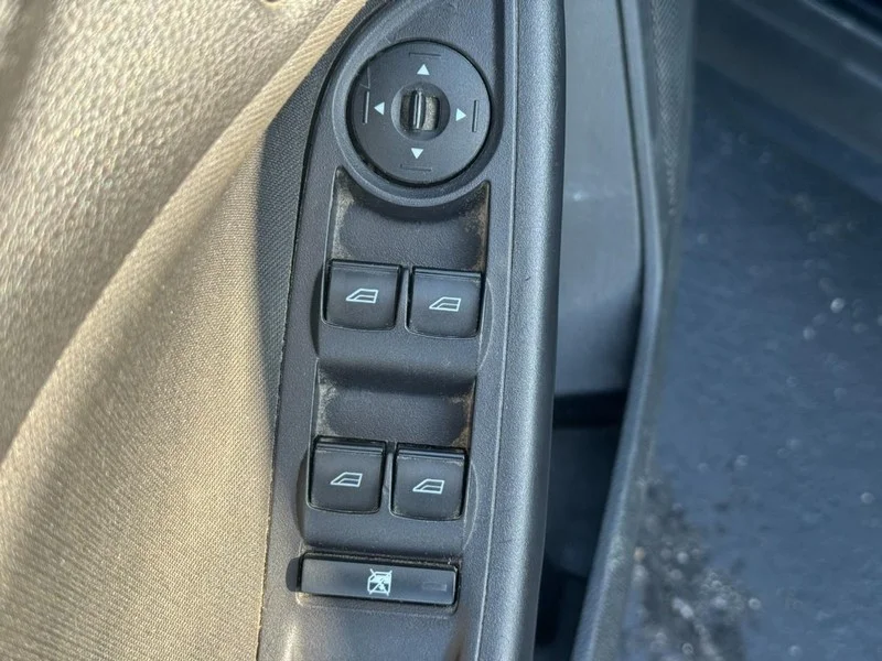 Used 2017 Shadow Black Ford SE image 16