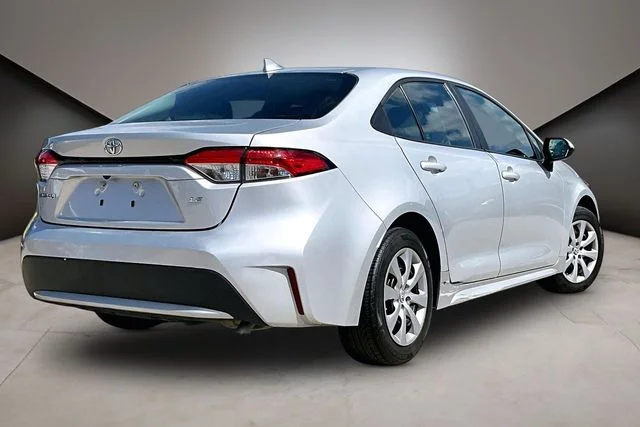 Used 2022 Silver Toyota LE image 6