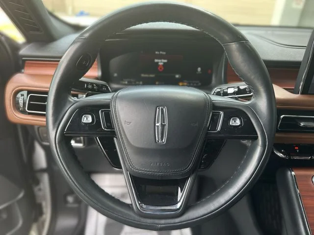 Used 2023 White Lincoln Reserve image 15