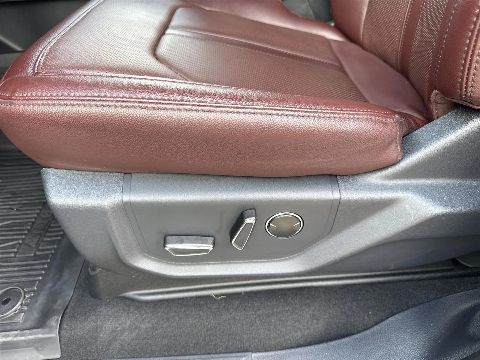 Used 2024 Dark Matter Gray Ford Limited image 12