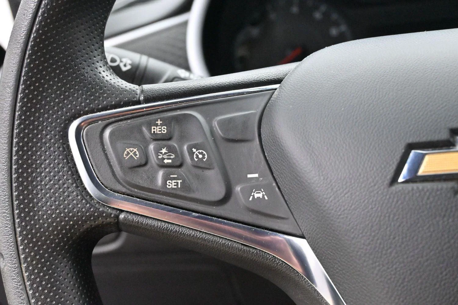 Used 2023 Dark Ash Metallic Chevrolet LT image 18