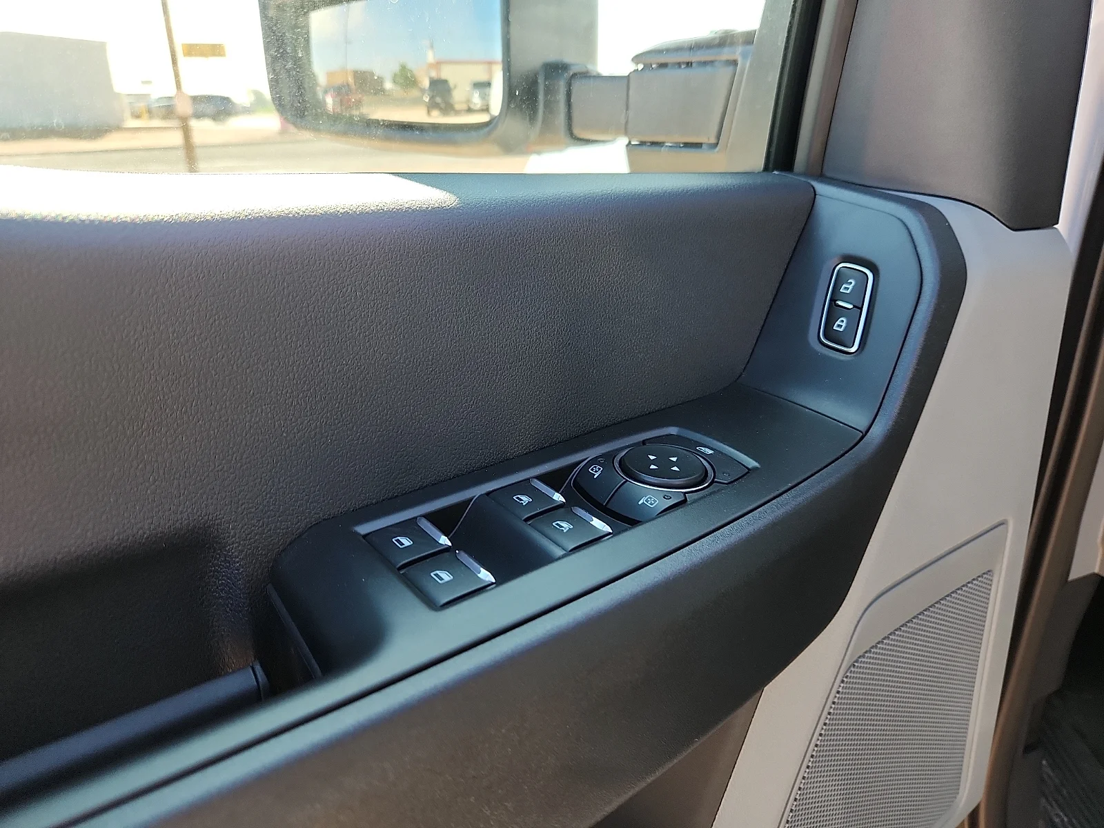 New 2026 Oxford White Ford XL image 15