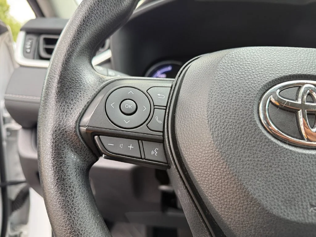 Used 2025 White Toyota XLE image 24