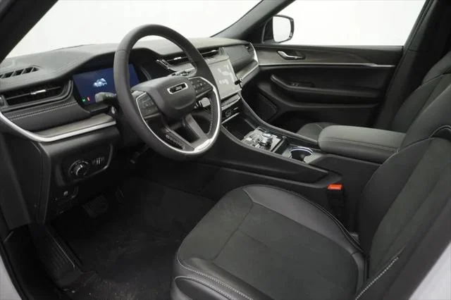 New 2026 Bright White Clear-Coat Exterior Paint Jeep Laredo image 16