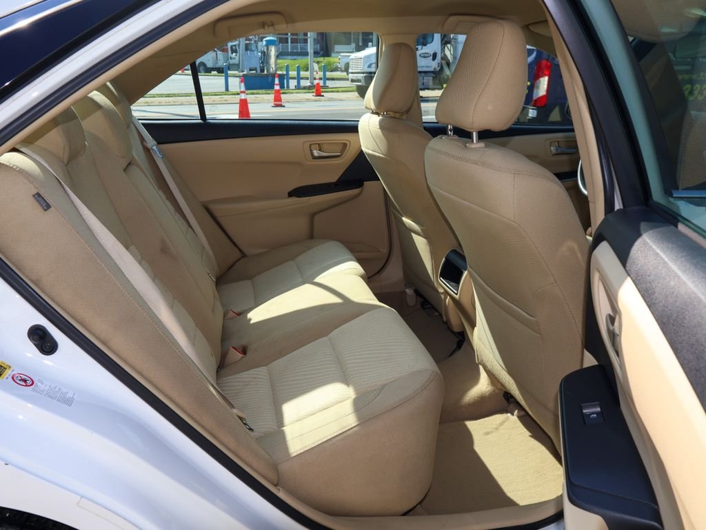 Used 2015 White Toyota LE image 27