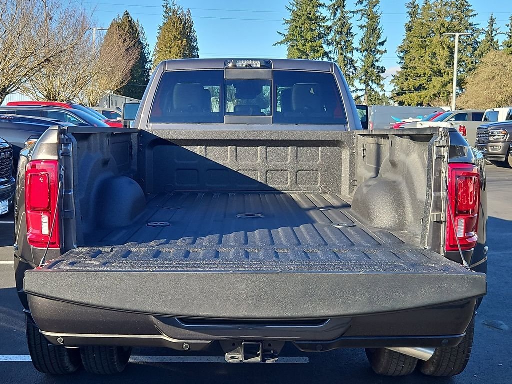 New 2026 Granite Crystal Metallic Clear-Coat Exterior Paint RAM Laramie image 24