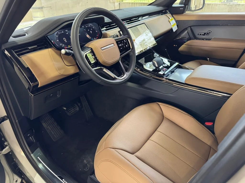 New 2026 Borasco Grey Metallic Land Rover SE image 7