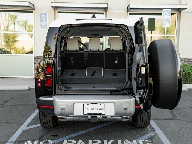 New 2025 Santorini Black Land Rover S image 24
