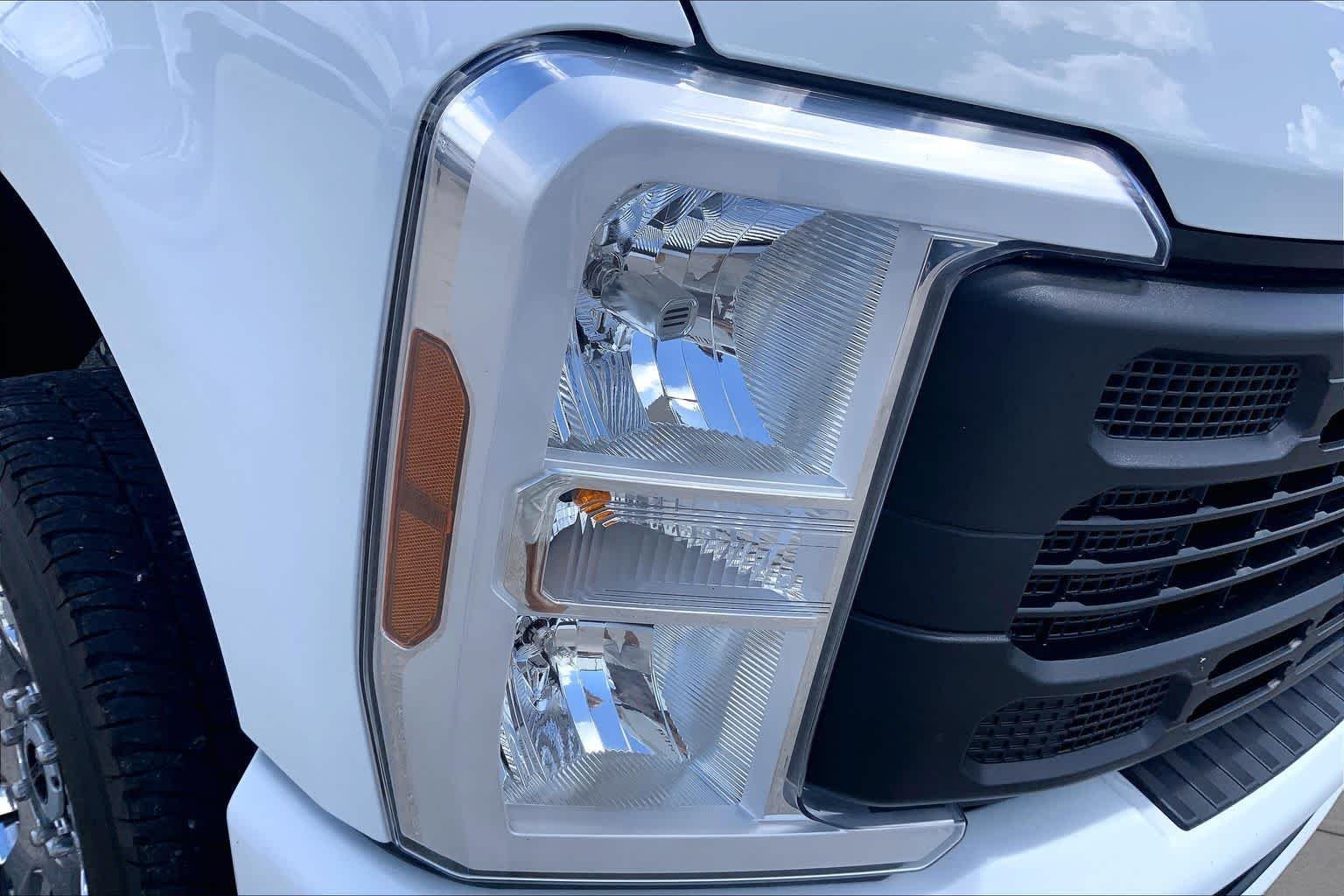 Used 2025 Oxford White Ford F-250 Pickup XL image 25
