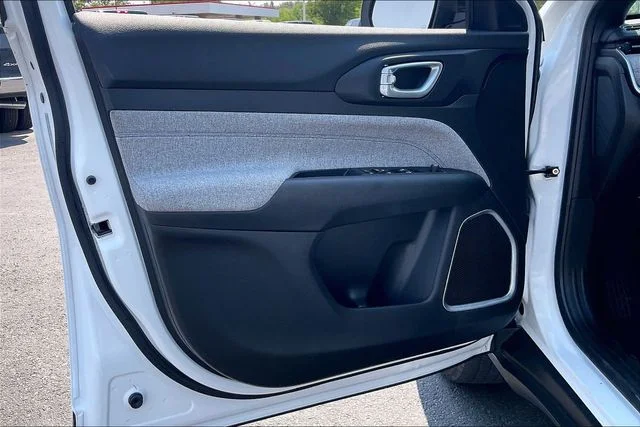 Certified Used 2025 White Jeep Latitude image 18
