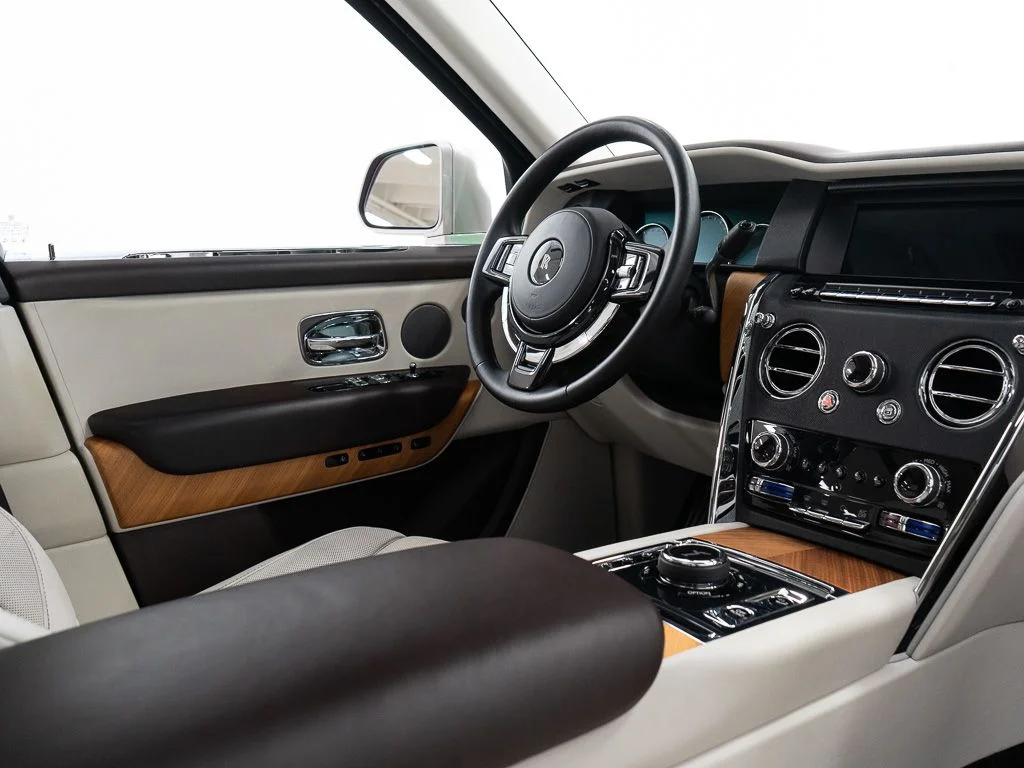 Certified Used 2019 White Sands Rolls-Royce  image 33