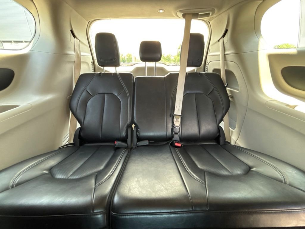 Used 2024 Silver Chrysler Touring L image 14