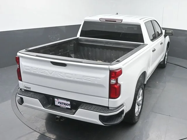 Used 2022 White Chevrolet Custom image 38
