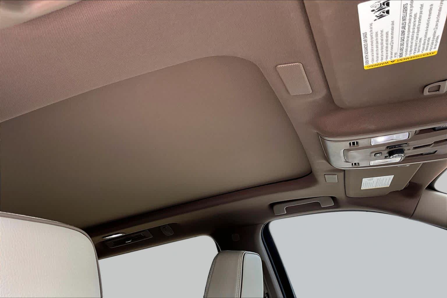 Used 2025 White Frost Tricoat GMC Denali image 14