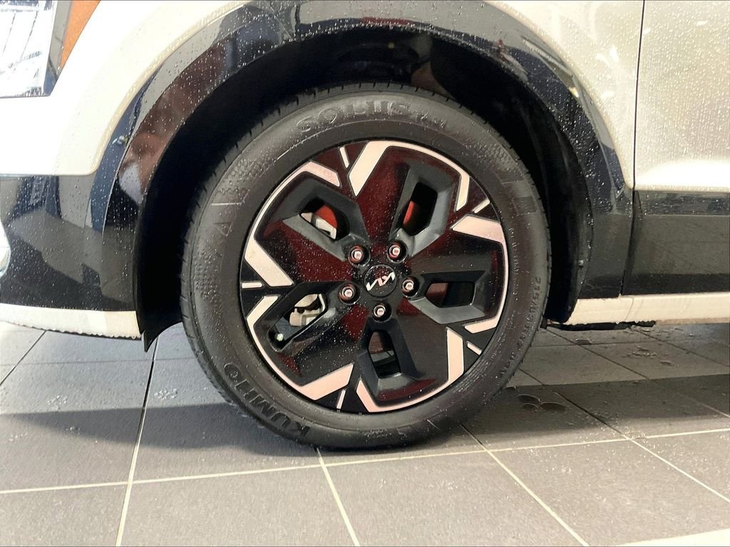 Used 2023 White Kia Wind image 7