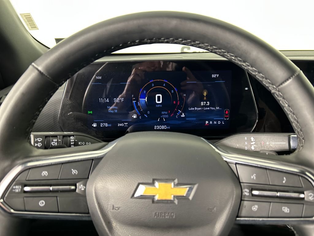 Used 2025 White Chevrolet LT image 13