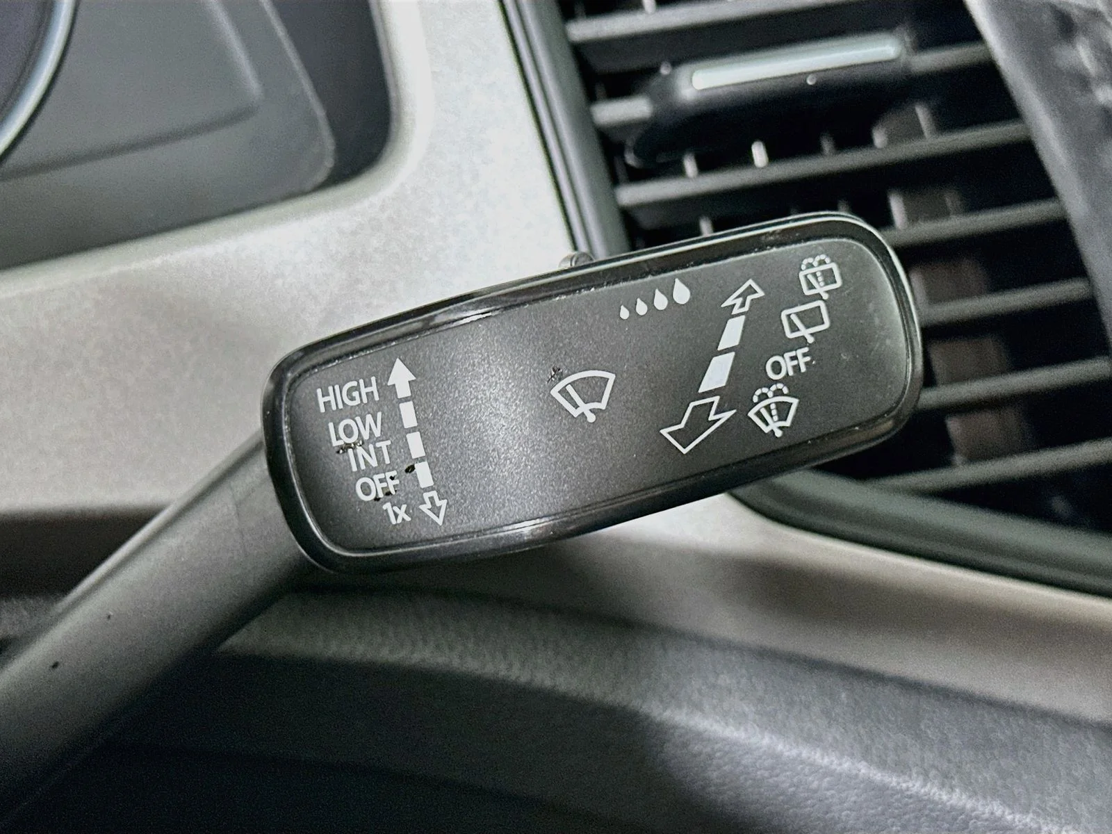 Used 2021  Volkswagen  image 21